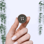 anaglyph-4-holes-button