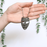 jocker-mask-necklace